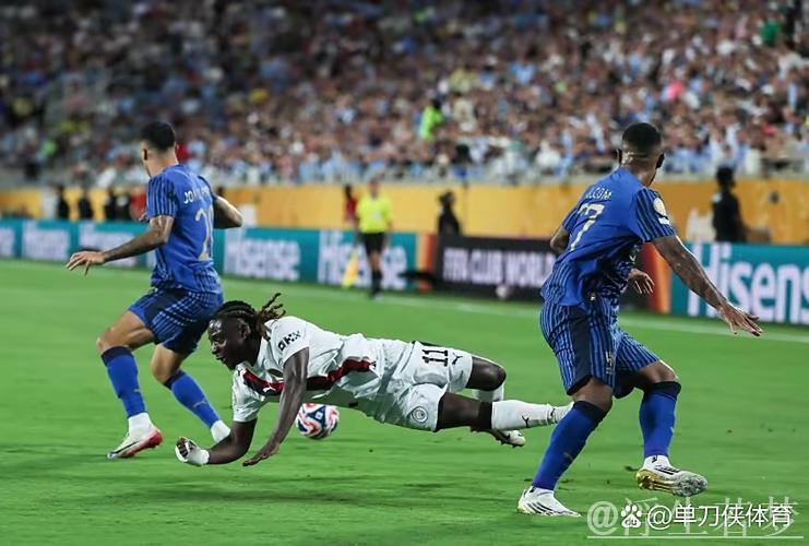 皇马飞翼世俱杯首战失利:防守失位频频,12次丢球权成败笔 皇马飞翼世俱杯首战失利:防守失位频频,12次丢球权成败笔